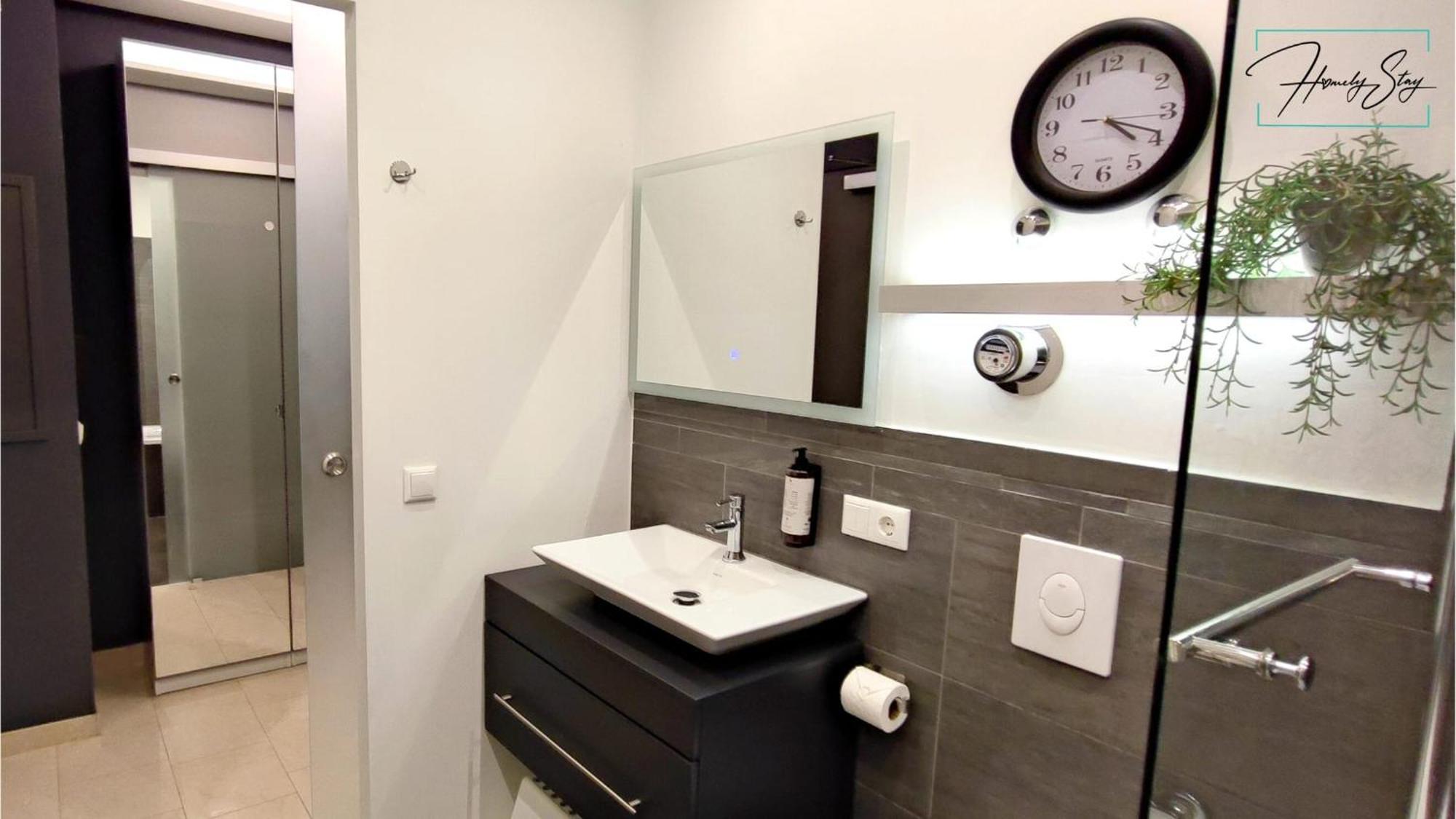 Homely P1 - Elegant Self-check-in Studio-apartment In With Kitchen And Washing Machine Apartment