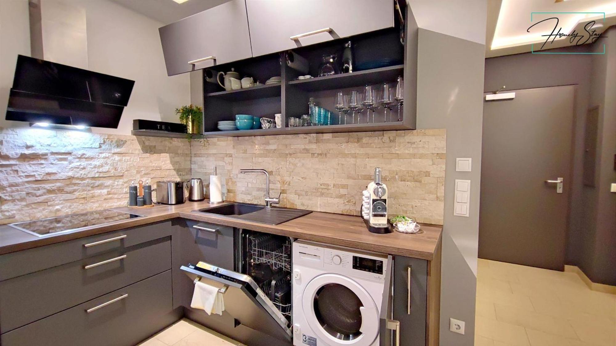Homely P1 - Elegant Self-check-in Studio-apartment In With Kitchen And Washing Machine Apartment